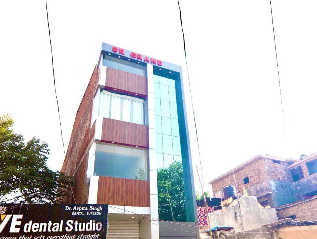 Hotel Sr Grand Gorakhpur Esterno foto