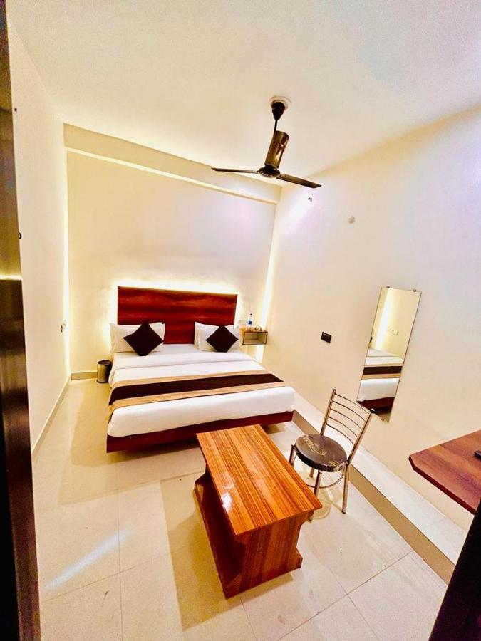 Hotel Sr Grand Gorakhpur Esterno foto