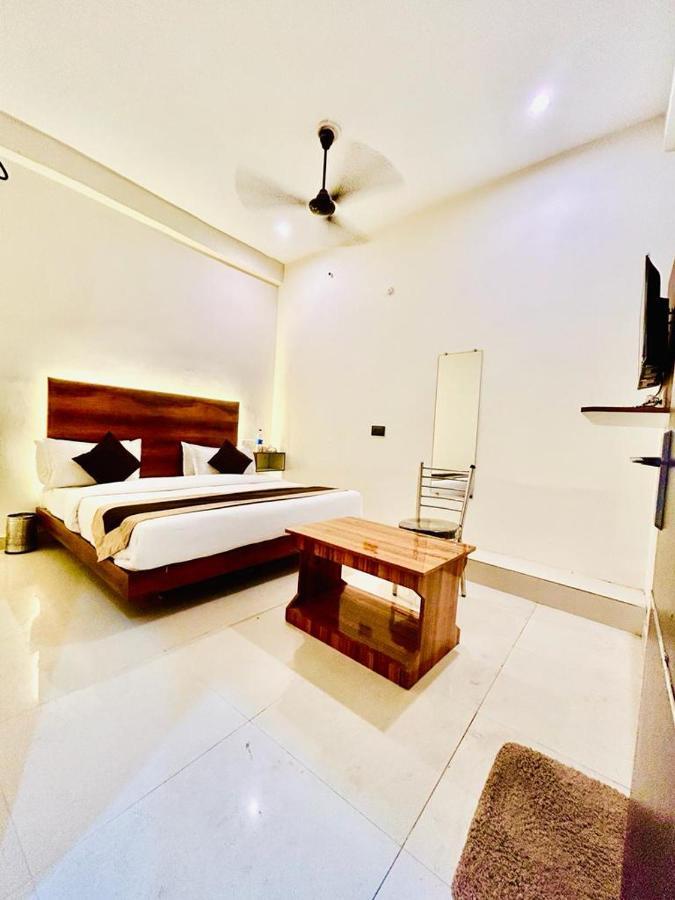 Hotel Sr Grand Gorakhpur Esterno foto