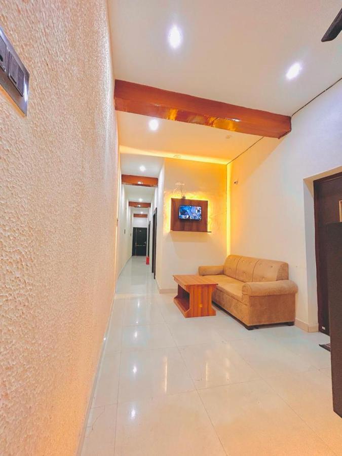 Hotel Sr Grand Gorakhpur Esterno foto